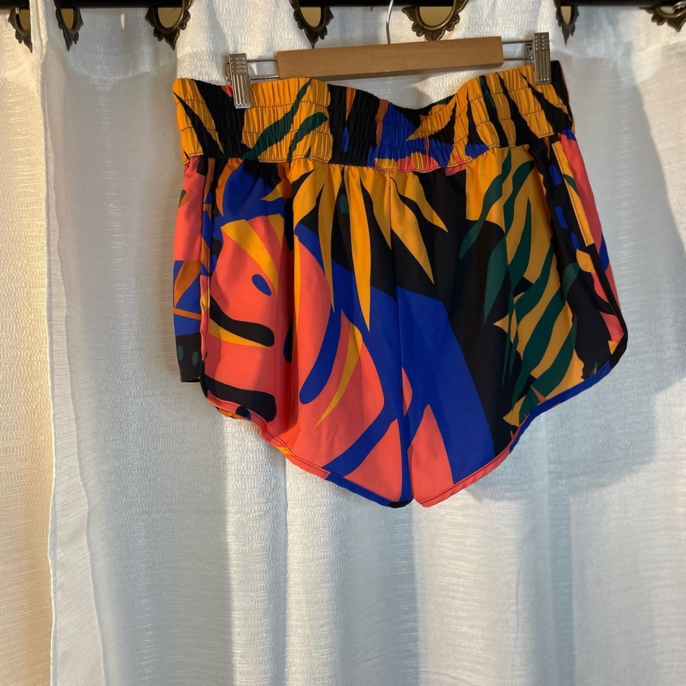 DSG floral shorts with underwear insert and stretch band sz L